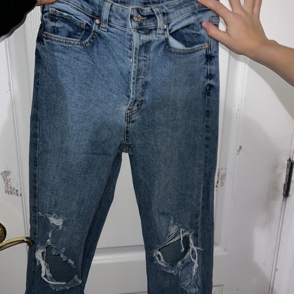 light washed mom jeans☀️ - Picture 2 of 4